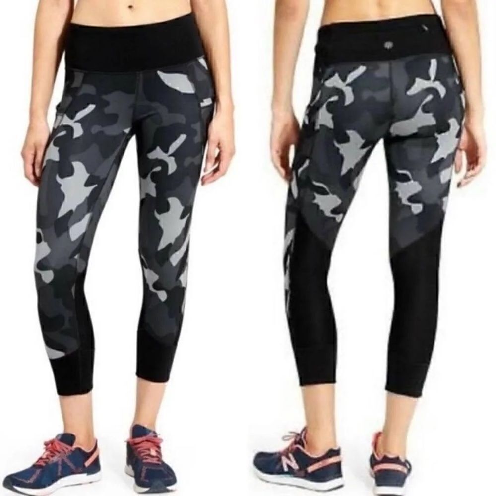 Athleta Camo Relay Capri Leggings
